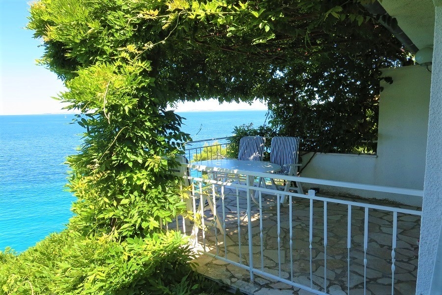 Hus vid havet i Primosten, Dalmatien - fastighet H3915