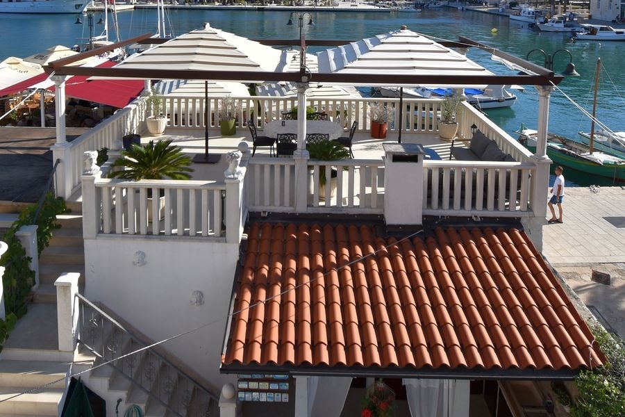 Havsutsikt över fastighet H3197 på Hvar i Kroatien.