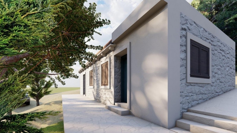 Hus med naturstensfasad och rymlig uteplats