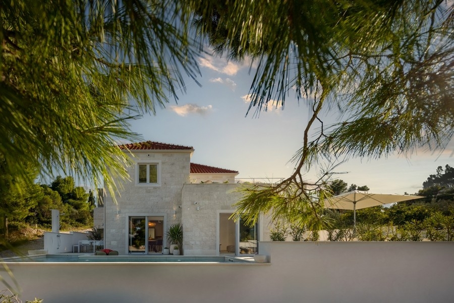 Stenvilla med pool och terrass på Brač