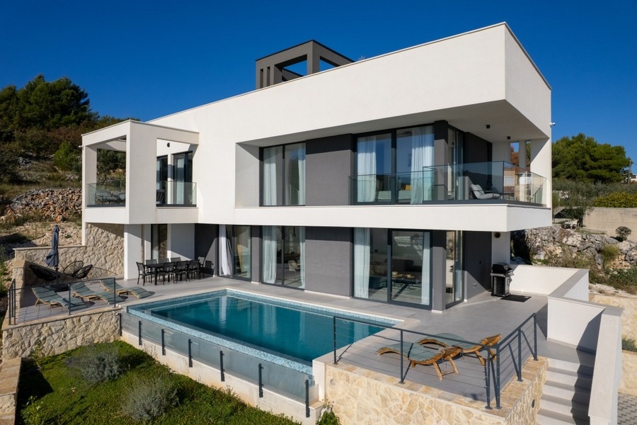 Lyxig villa med pool nära Trogir, Dalmatien.