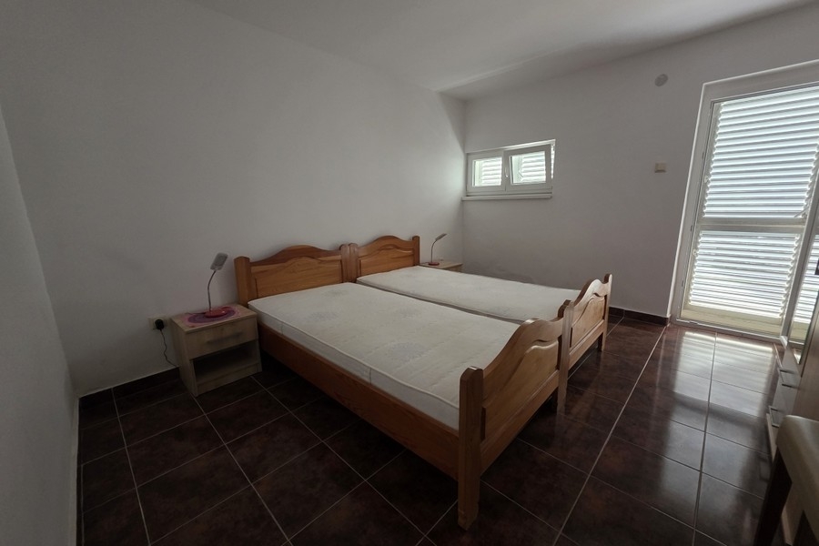 Sovrum med utgång till terrassen