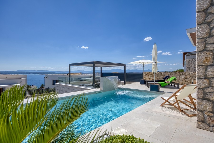Modern fastighet i Kroatien med pool och panoramautsikt över havet
