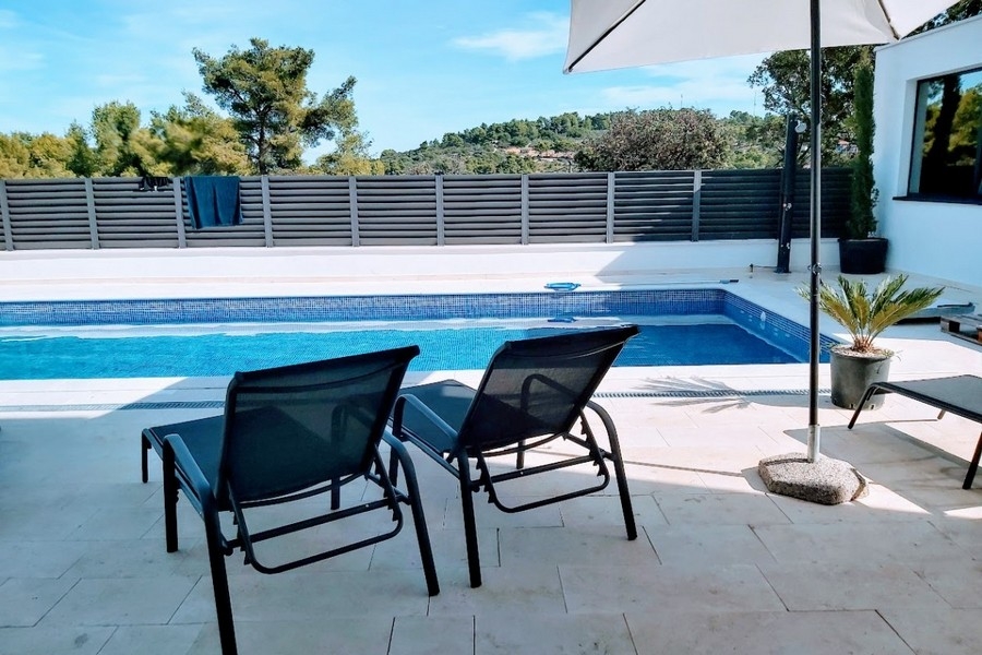 Terrass med pool