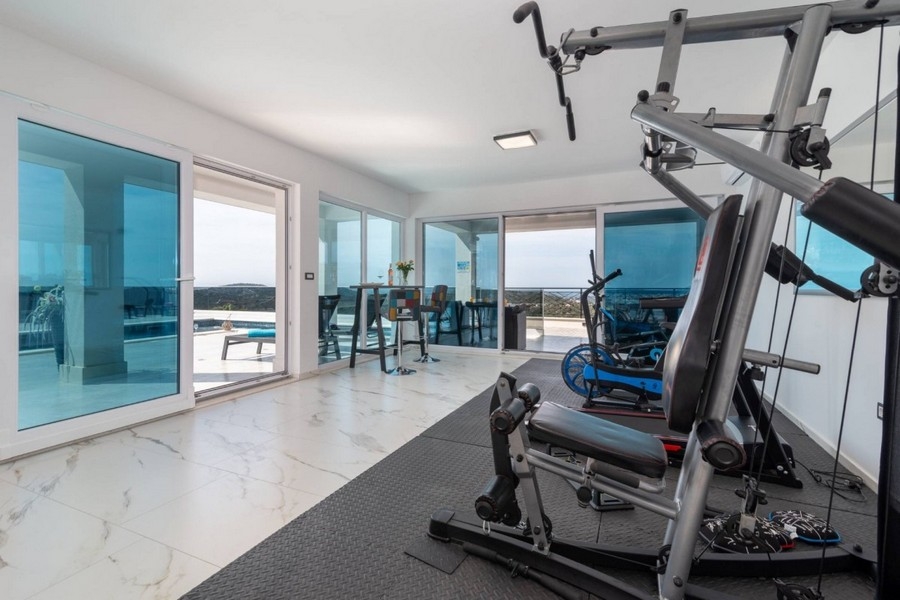 Fitnessrum med panoramautsikt