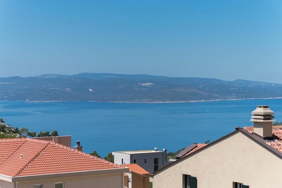 Havsutsikt över den kroatiska kusten