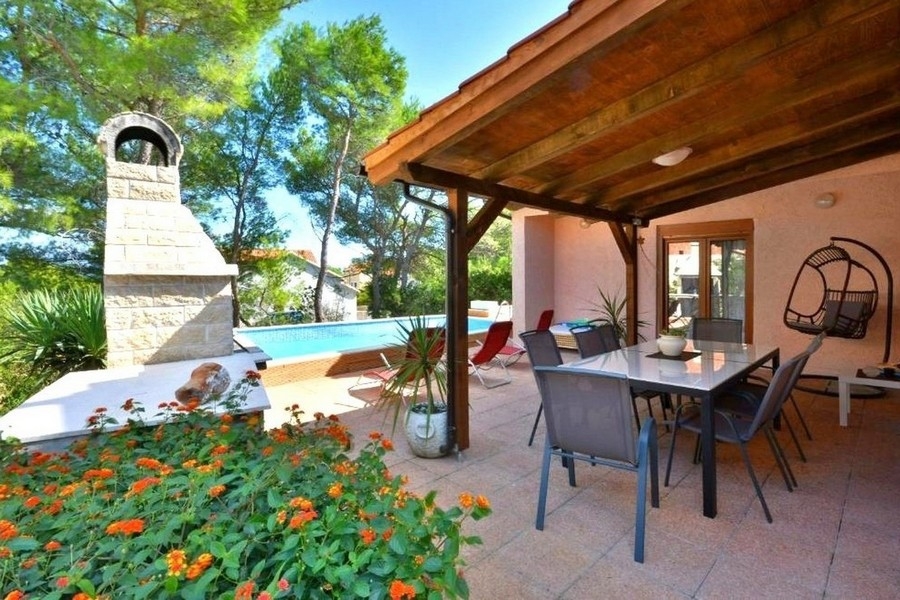 Solterrass med solstolar