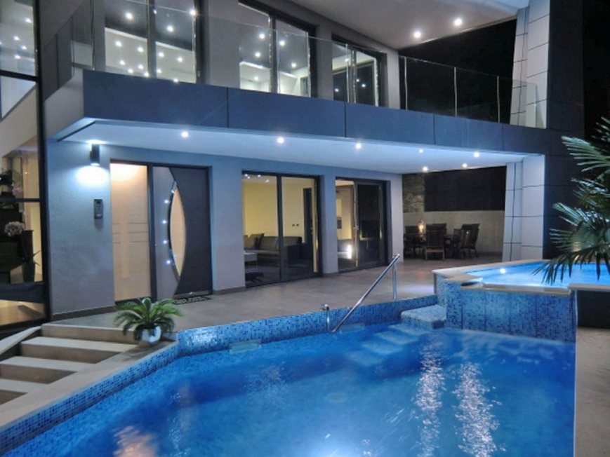 Köp en modern lyxvilla i Opatija, Kroatien.