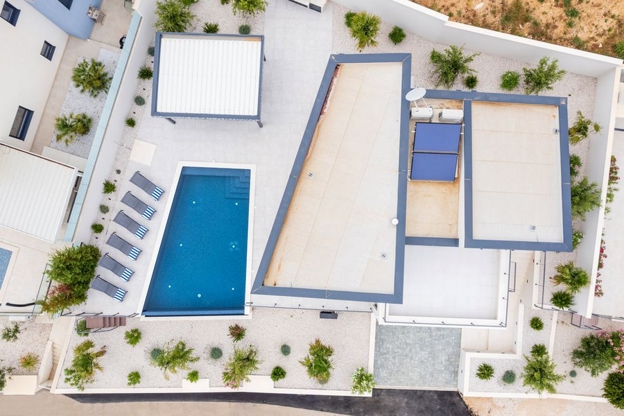 Villa infinitypool och solterrass