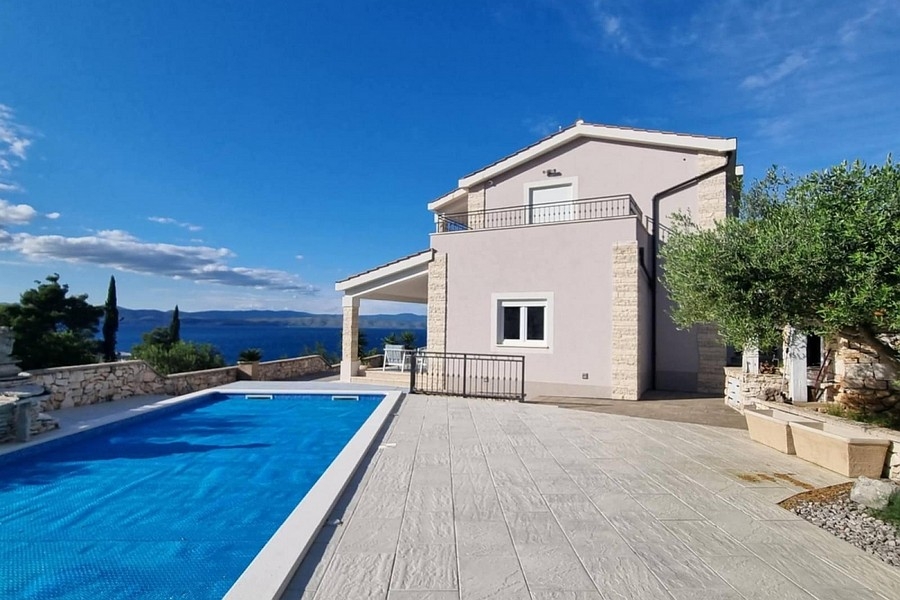 Villa med pool och havsutsikt i Kroatien