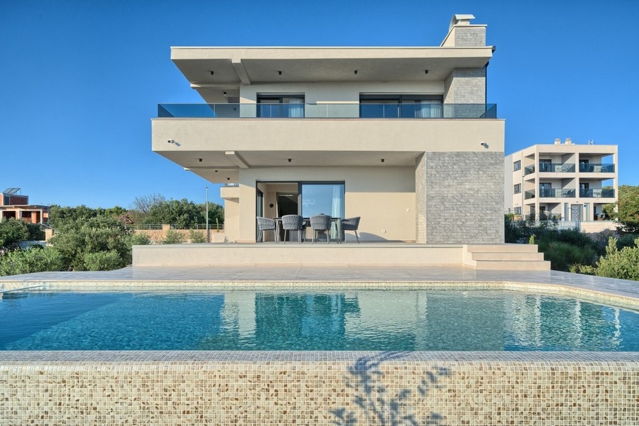 Modern lyxvilla med pool i Primosten