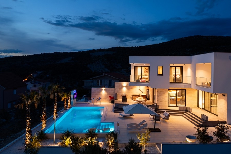 Villa med pool och havsutsikt i Primosten, Kroatien