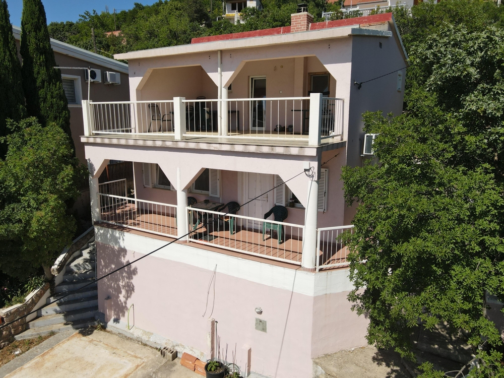 Exteriör vy av fristående hus i Kroatien