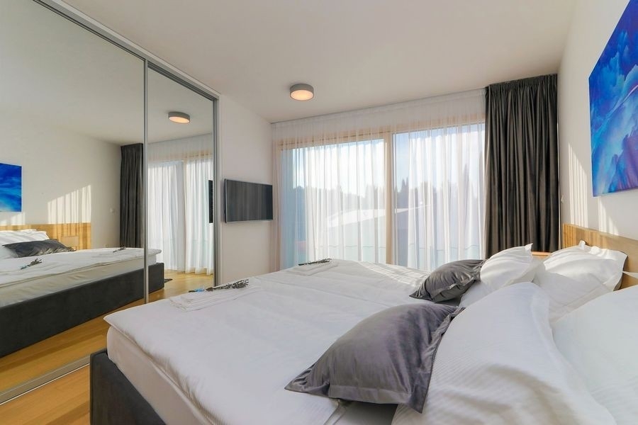 Sovrum med dubbelsäng i Villa Kroatien
