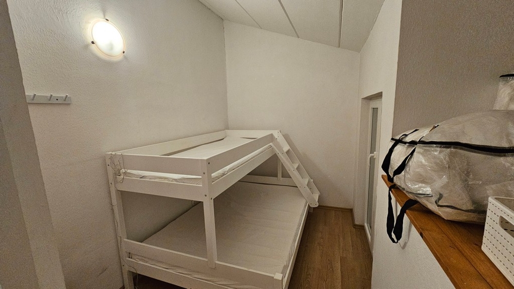 Sovrum med våningssäng i radhuset