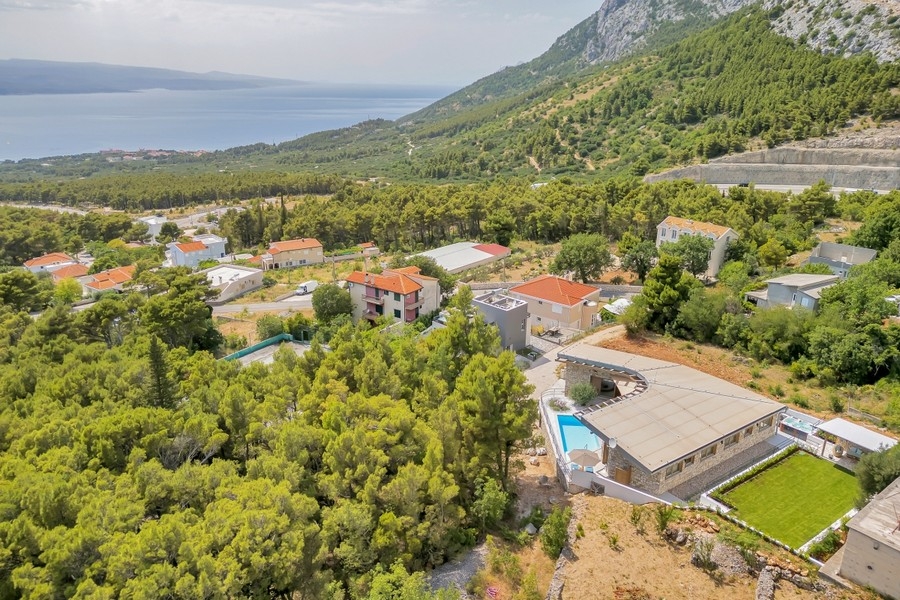 Utsikt över de gröna omgivningarna nära Makarska