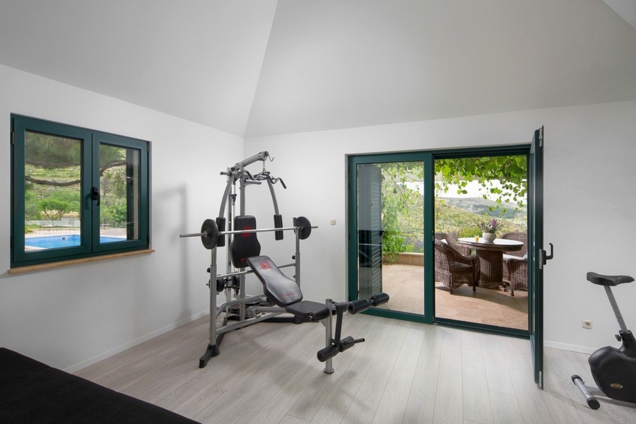 Gym med tillgång till terrass