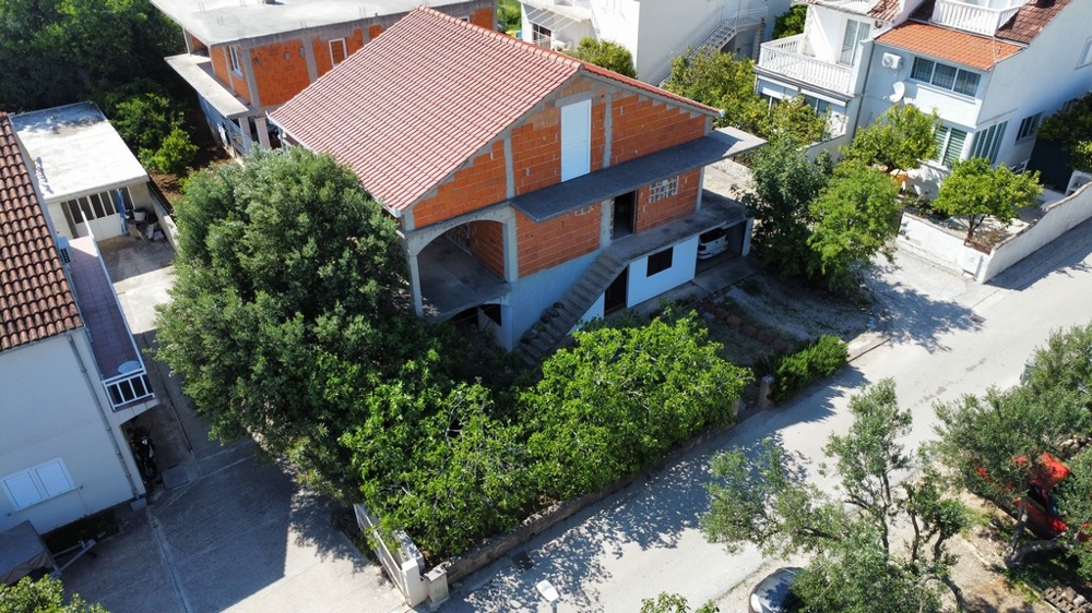 Flygfoto över huset och fastigheten i Orebic