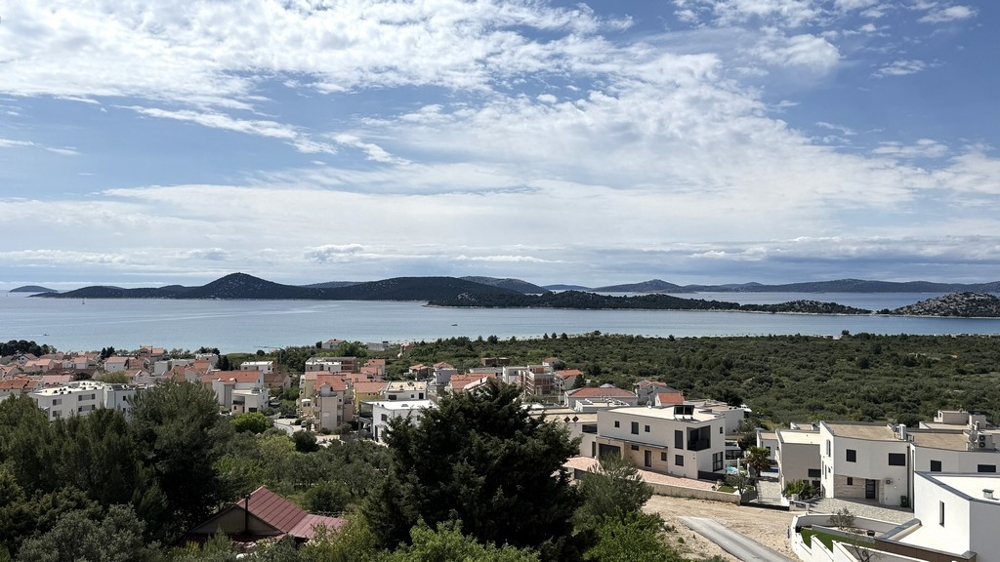 Panoramautsikt över havet och öarna utanför Vodice