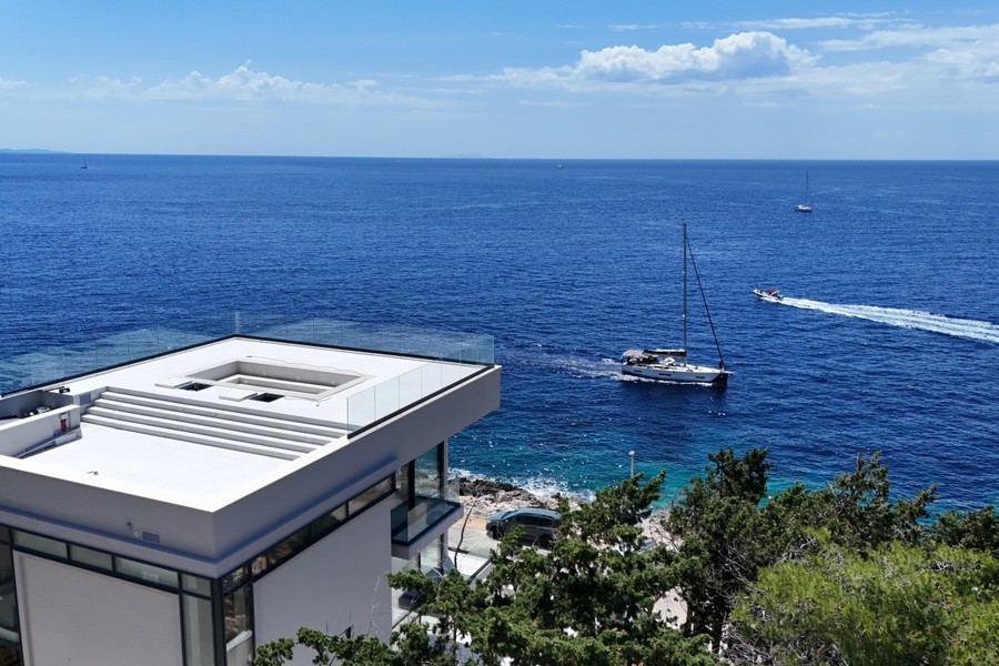 Utsikt från takterrassen över det öppna havet
