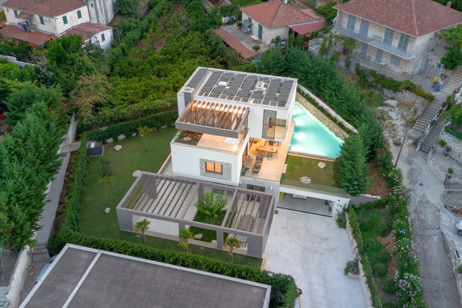 Villa med uppvärmd infinitypool från ovan - H4083