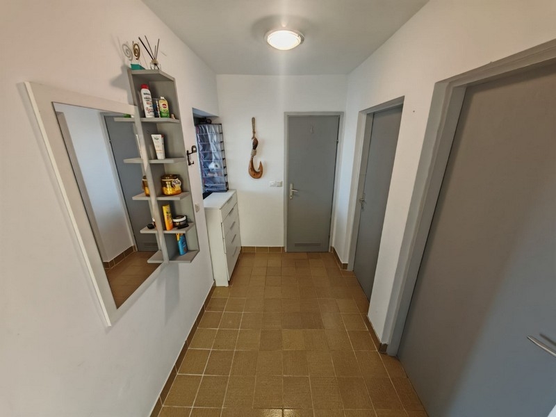 Hall med tillgång till rummen, hus Klenovica H4091