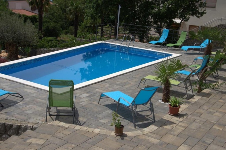 Pool med 8,5 x 4 meter i Crikvenica