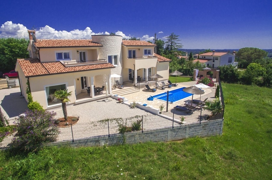Villa med pool och trädgård nära Porec i Istrien
