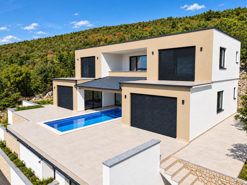 Villa med garage och pool
