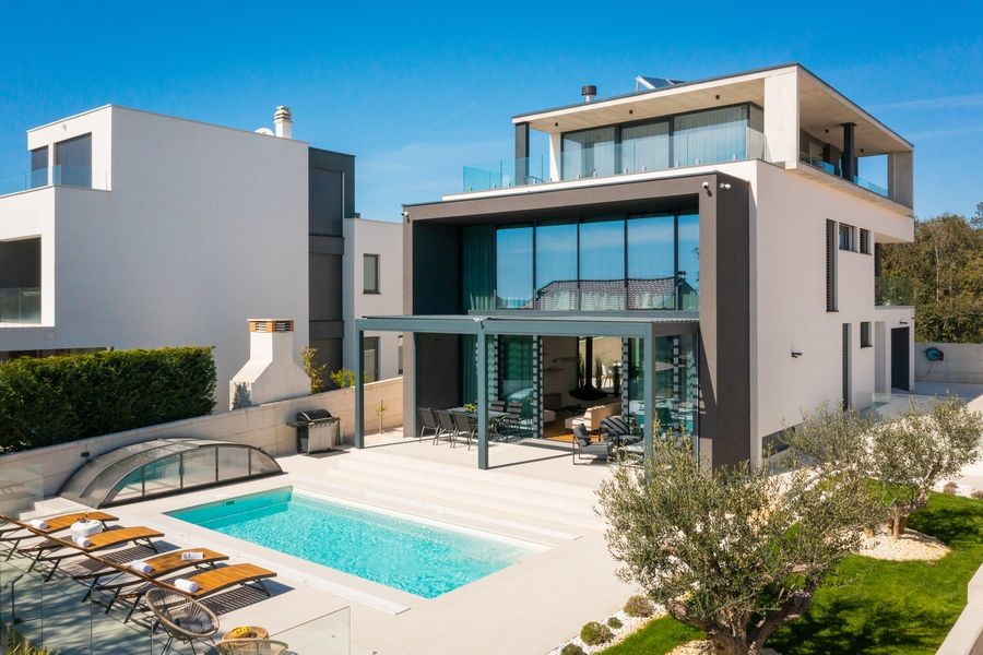 Villa med pool och trädgård nära Zadar