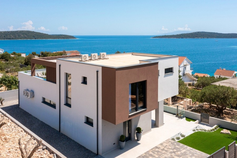 Villa med havsutsikt i Rogoznica
