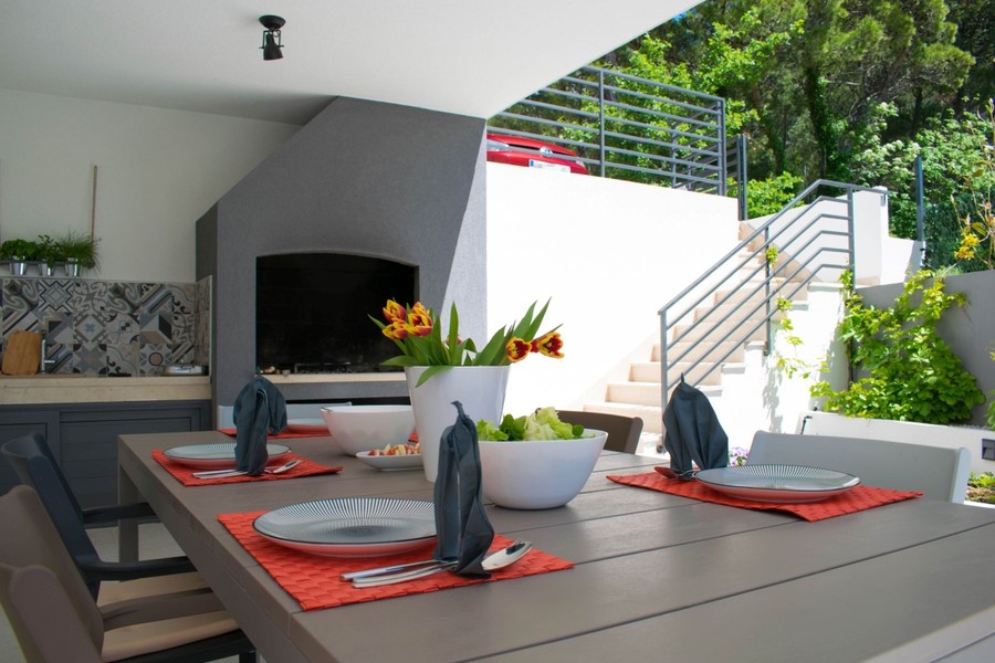Dukat bord utomhus