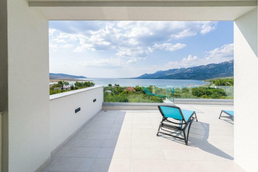 Villa med havsutsikt och pool nära Zadar
