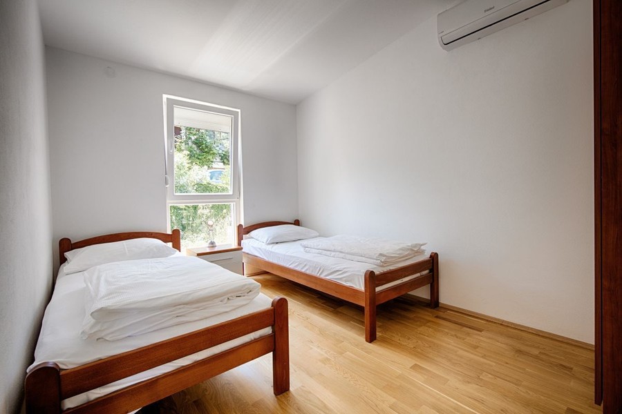 Sovrum med två enkelsängar
