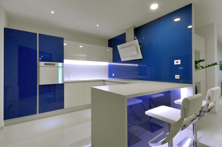 Köket i den moderna nybyggda villan till salu i Kroatien