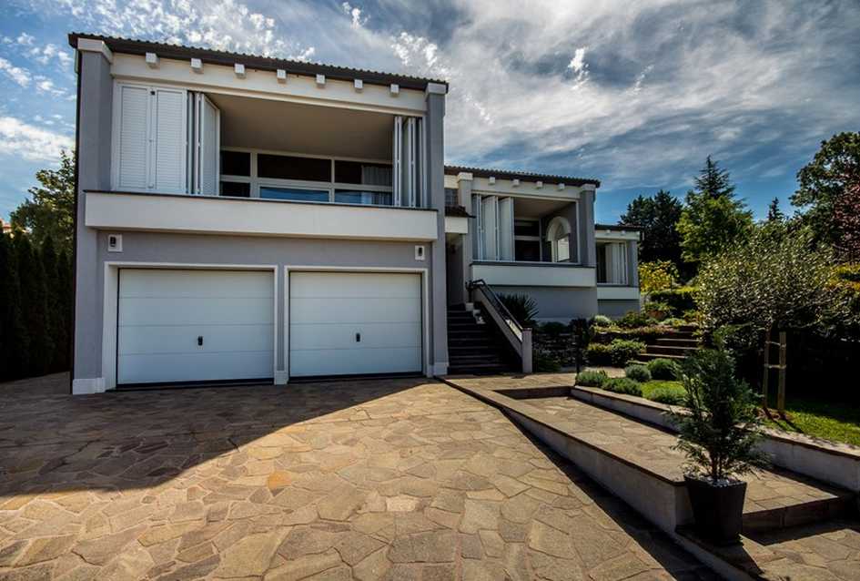 Fastigheter Kroatien - Modern villa på ön Krk till salu.