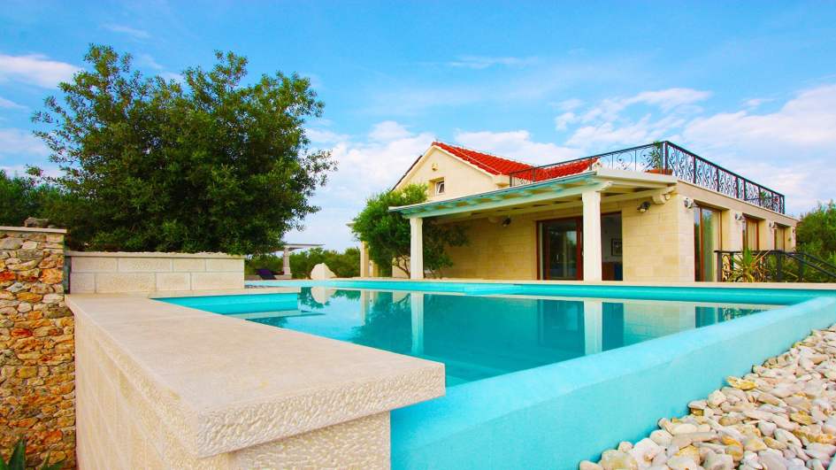 Villa i Kroatien på ön Brac till salu - Panorama Scouting.