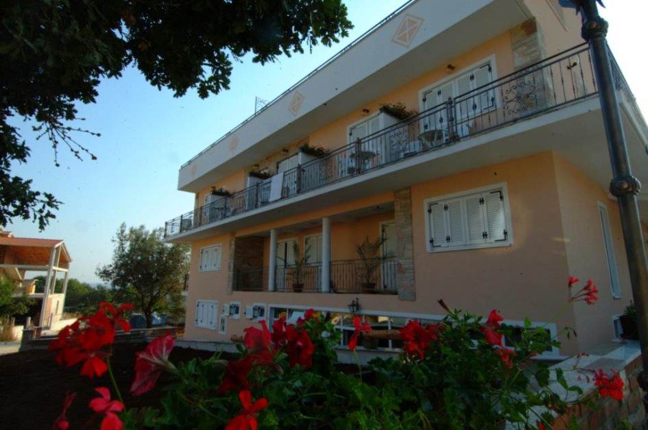 En exteriör vy av pensionatet nära Pula i Kroatien som är till salu