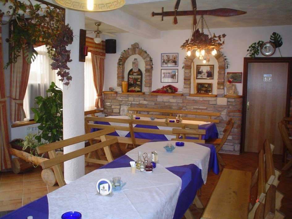 Matsalen på hotellets pensionat i Istrien, som är till salu.