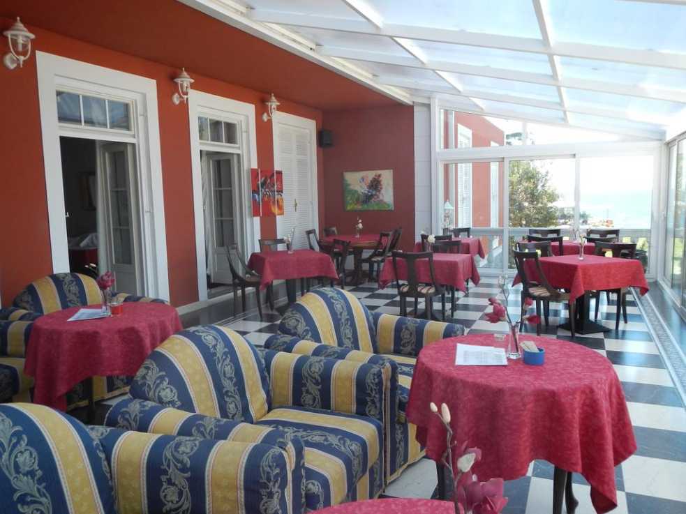 Lobbyn i villan nära golfbanan i Kroatien som är till salu.