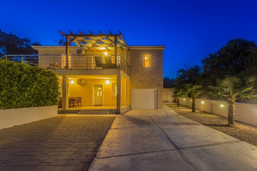 Köp ett hus i Kroatien - H876 på ön Krk med broförbindelse till fastlandet.