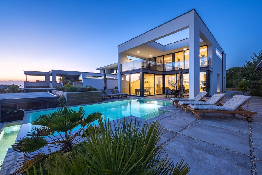 Nybyggd villa på Krk (ö med bro) till salu.