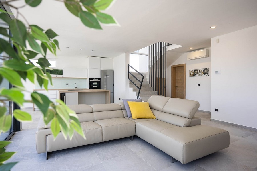 Utsikt över Krk från terrassen på övervåningen i Villa H912.