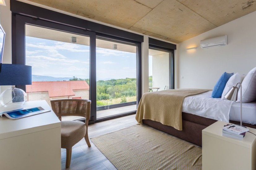 Utsikt över sovrummet på övervåningen.