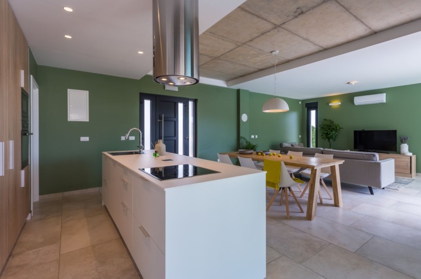 Modernt, öppet kök.