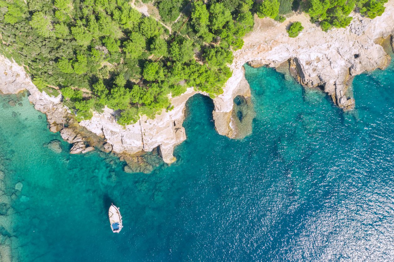 Fastigheter i första raden vid havet i Kroatien